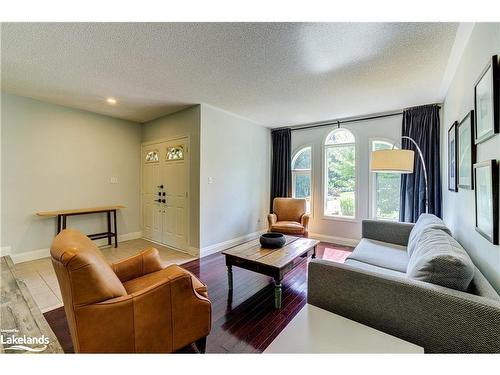 141 Wasaga Sands Drive, Wasaga Beach, ON - Indoor Photo Showing Living Room