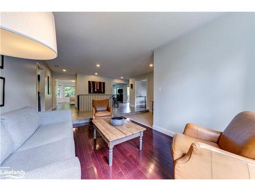 141 Wasaga Sands Drive, Wasaga Beach, ON - Indoor Photo Showing Living Room