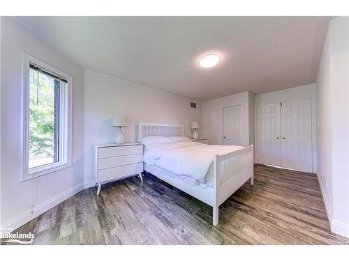 141 Wasaga Sands Drive, Wasaga Beach, ON - Indoor Photo Showing Bedroom