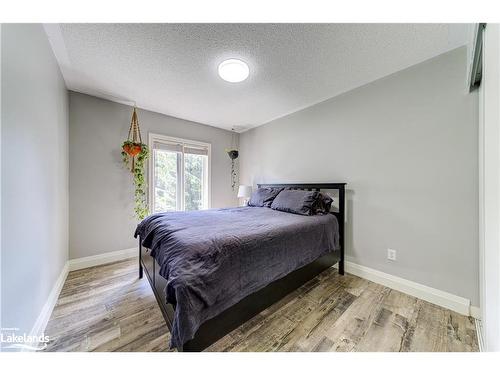 141 Wasaga Sands Drive, Wasaga Beach, ON - Indoor Photo Showing Bedroom