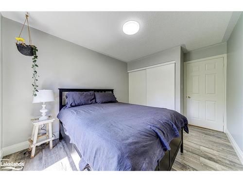 141 Wasaga Sands Drive, Wasaga Beach, ON - Indoor Photo Showing Bedroom