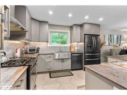 256 Woodland Drive, Huntsville, ON - Indoor Photo Showing Kitchen With Upgraded Kitchen