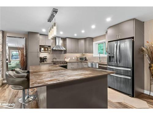 256 Woodland Drive, Huntsville, ON - Indoor Photo Showing Kitchen With Upgraded Kitchen