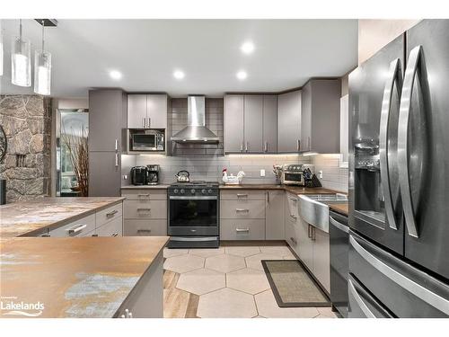 256 Woodland Drive, Huntsville, ON - Indoor Photo Showing Kitchen With Upgraded Kitchen