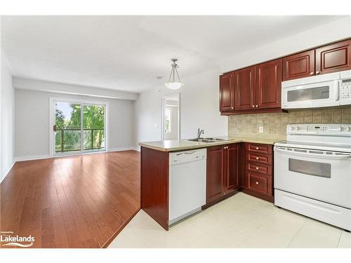 411-91 Raglan Street, Collingwood, ON - Indoor Photo Showing Kitchen With Double Sink