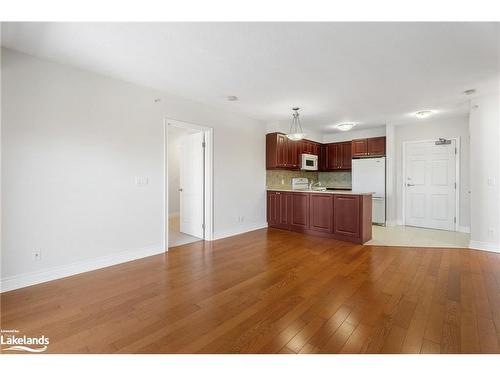 411-91 Raglan Street, Collingwood, ON - Indoor Photo Showing Kitchen