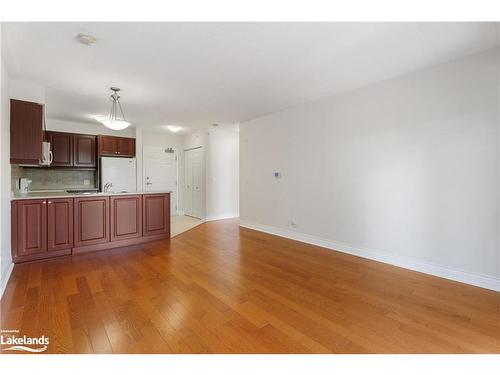 411-91 Raglan Street, Collingwood, ON - Indoor Photo Showing Kitchen