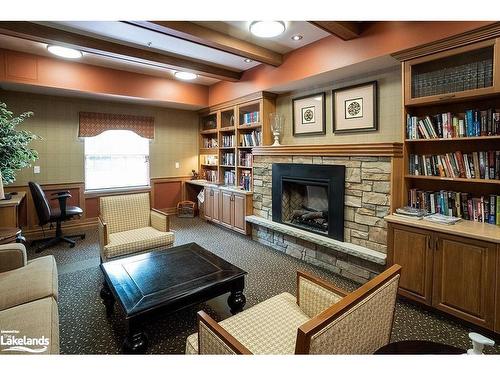 411-91 Raglan Street, Collingwood, ON - Indoor Photo Showing Living Room With Fireplace