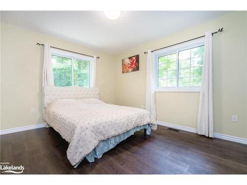 6 Parklane Court, Tiny, ON - Indoor Photo Showing Bedroom