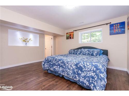 6 Parklane Court, Tiny, ON - Indoor Photo Showing Bedroom