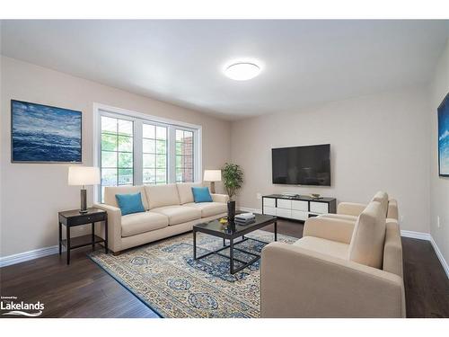 6 Parklane Court, Tiny, ON - Indoor Photo Showing Living Room