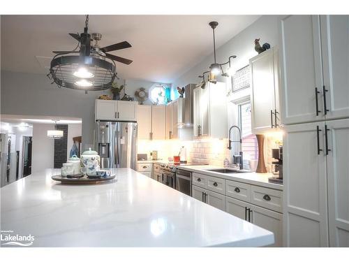 445 Peter Street N, Orillia, ON - Indoor Photo Showing Kitchen With Upgraded Kitchen