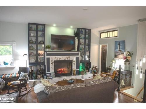 445 Peter Street N, Orillia, ON - Indoor Photo Showing Living Room With Fireplace