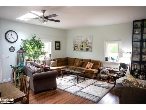 445 Peter Street N, Orillia, ON - Indoor Photo Showing Living Room