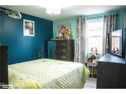 445 Peter Street N, Orillia, ON - Indoor Photo Showing Bedroom