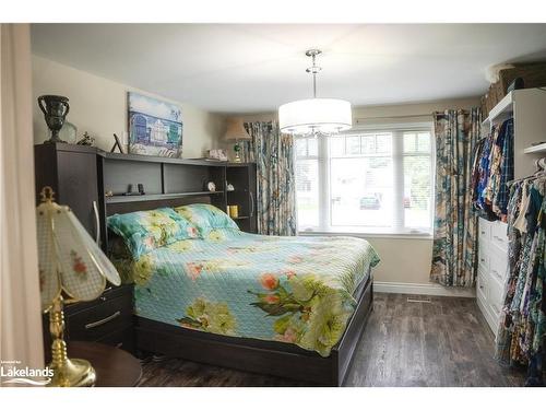 445 Peter Street N, Orillia, ON - Indoor Photo Showing Bedroom