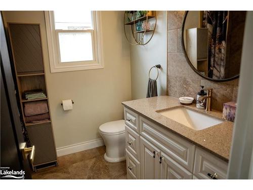 445 Peter Street N, Orillia, ON - Indoor Photo Showing Bathroom