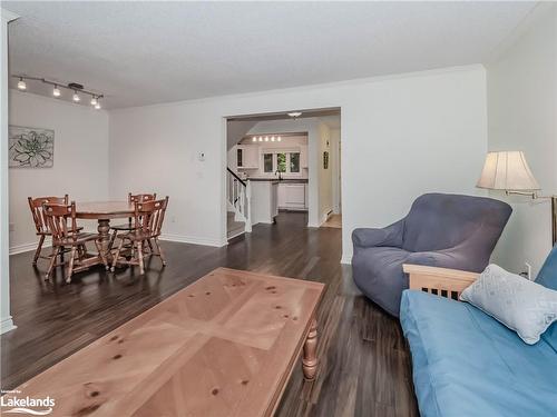 97 Southbank Drive, Bracebridge, ON - Indoor Photo Showing Living Room