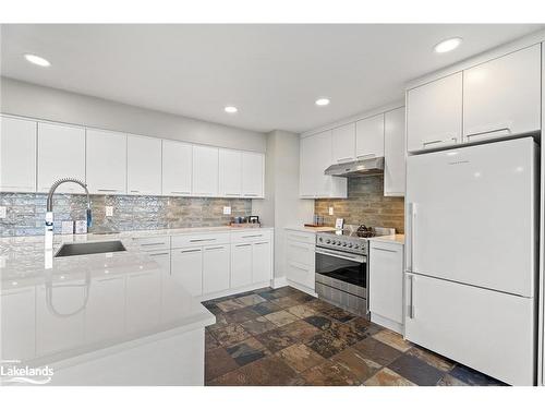 1059 Torpitt Road, Severn Bridge, ON - Indoor Photo Showing Kitchen With Upgraded Kitchen