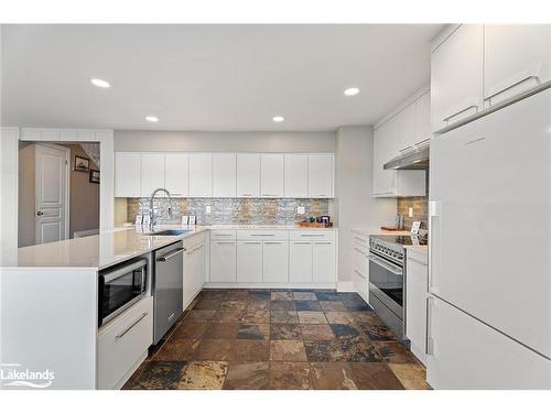 1059 Torpitt Road, Severn Bridge, ON - Indoor Photo Showing Kitchen With Upgraded Kitchen