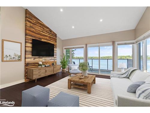 1059 Torpitt Road, Severn Bridge, ON - Indoor Photo Showing Living Room