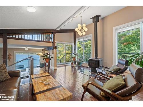 1059 Torpitt Road, Severn Bridge, ON - Indoor Photo Showing Living Room