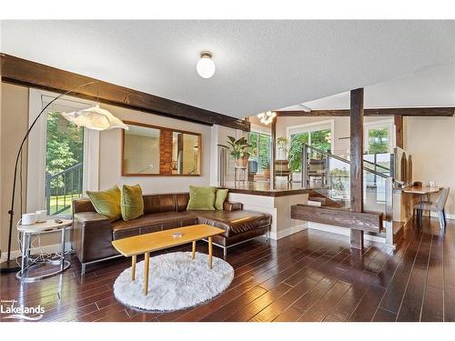 1059 Torpitt Road, Severn Bridge, ON - Indoor Photo Showing Living Room