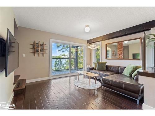 1059 Torpitt Road, Severn Bridge, ON - Indoor Photo Showing Living Room