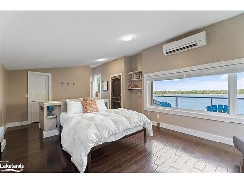 1059 Torpitt Road, Severn Bridge, ON - Indoor Photo Showing Bedroom