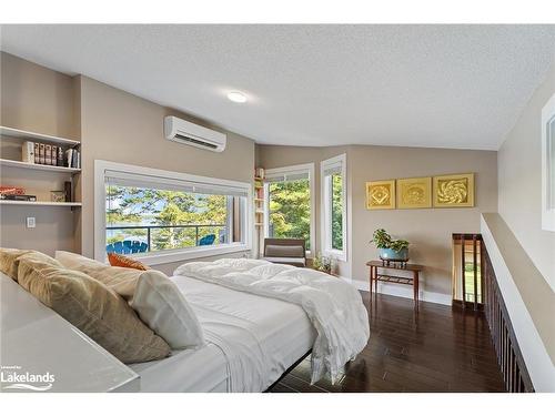 1059 Torpitt Road, Severn Bridge, ON - Indoor Photo Showing Bedroom