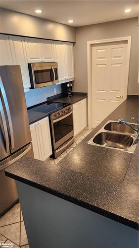 638 Johnston Park Avenue, Collingwood, ON - Indoor Photo Showing Kitchen With Double Sink