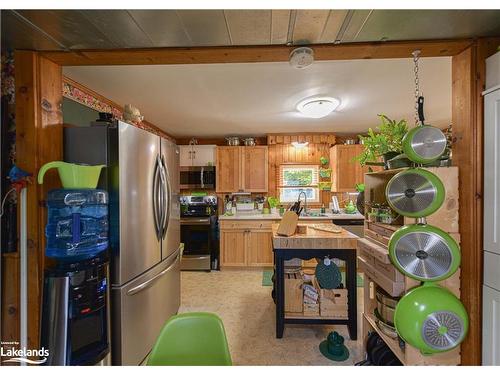 35 Adair Street, Orillia, ON - Indoor Photo Showing Kitchen