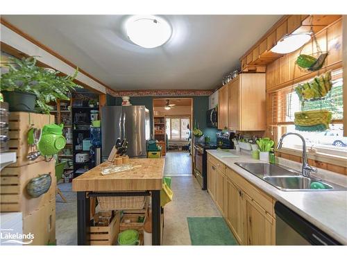 35 Adair Street, Orillia, ON - Indoor Photo Showing Kitchen With Double Sink