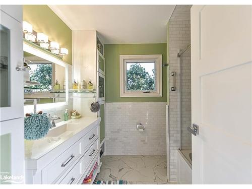 35 Adair Street, Orillia, ON - Indoor Photo Showing Bathroom