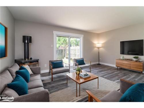 602 Tenth Street, Collingwood, ON - Indoor Photo Showing Living Room