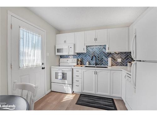 914 Montreal Street, Midland, ON - Indoor Photo Showing Kitchen