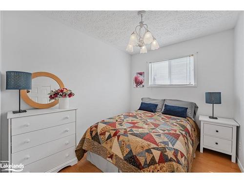 914 Montreal Street, Midland, ON - Indoor Photo Showing Bedroom