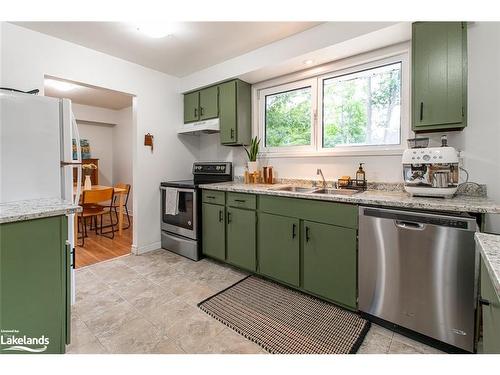 160 Melrose Avenue, Wasaga Beach, ON - Indoor Photo Showing Kitchen With Double Sink