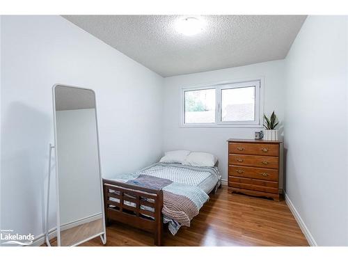 160 Melrose Avenue, Wasaga Beach, ON - Indoor Photo Showing Bedroom