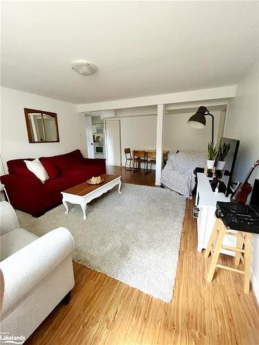 160 Melrose Avenue, Wasaga Beach, ON - Indoor Photo Showing Bedroom