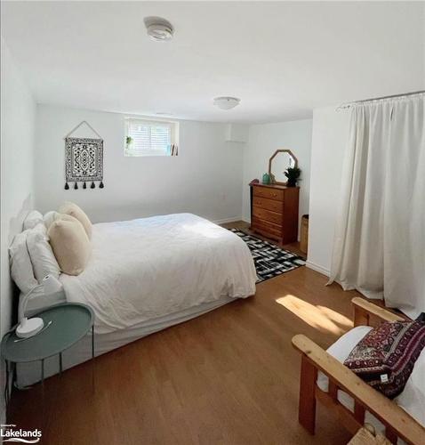 160 Melrose Avenue, Wasaga Beach, ON - Indoor Photo Showing Bedroom