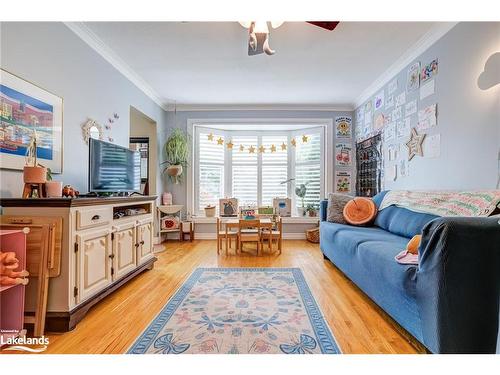 14 Saint Vincent Street, Collingwood, ON - Indoor Photo Showing Living Room