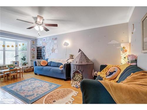 14 Saint Vincent Street, Collingwood, ON - Indoor Photo Showing Living Room