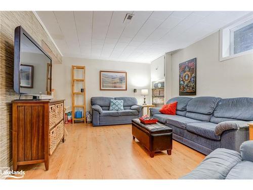 14 Saint Vincent Street, Collingwood, ON - Indoor Photo Showing Living Room