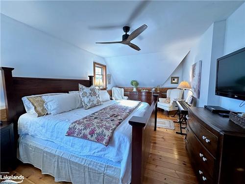 115 Tyrol Ave, The Blue Mountains, ON - Indoor Photo Showing Bedroom