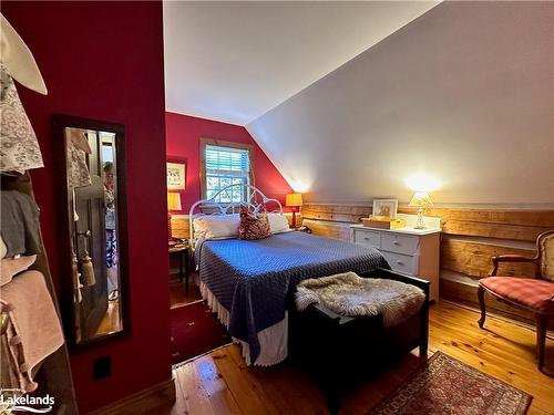 115 Tyrol Ave, The Blue Mountains, ON - Indoor Photo Showing Bedroom