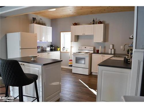 204 Mineral Springs Road, Huntsville, ON - Indoor Photo Showing Kitchen