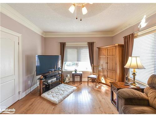 50-5 Invermara Court, Orillia, ON - Indoor Photo Showing Living Room