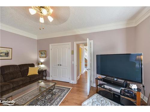 50-5 Invermara Court, Orillia, ON - Indoor Photo Showing Living Room