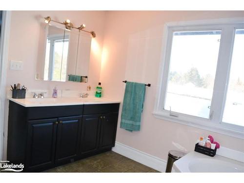 204 Mineral Springs Road, Huntsville, ON - Indoor Photo Showing Bathroom